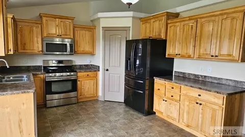 Kitchen - 5420 Elliott St, Iona, ID 83427 photo 2 of 3
