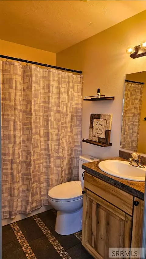 Bath - 5420 Elliott St, Iona, ID 83427 photo 2 of 3