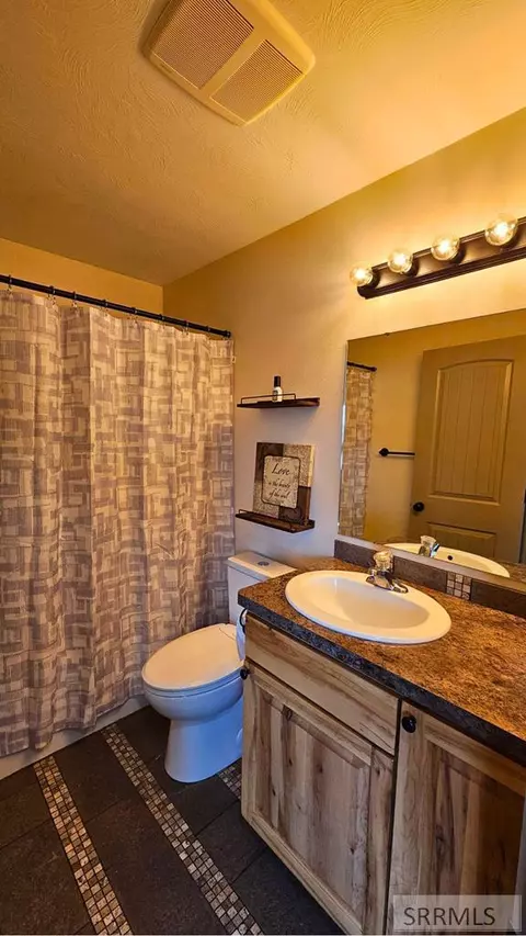 Bath - 5420 Elliott St, Iona, ID 83427 photo 3 of 3