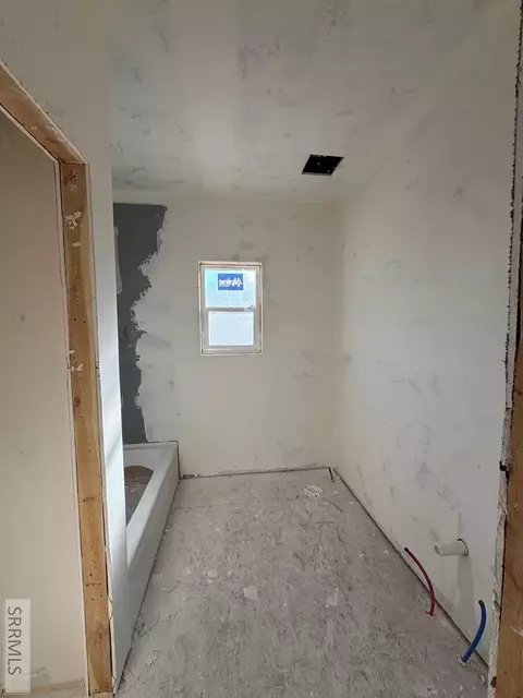 Bath - 6540 Crown Cres, Ammon, ID 83406 photo 6 of 7