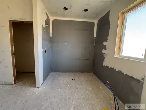 Bath - 6540 Crown Cres, Ammon, ID 83406 photo 4 of 4