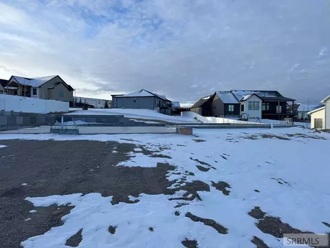 Exterior - 6540 Crown Cres, Ammon, ID 83406 photo 8 of 11