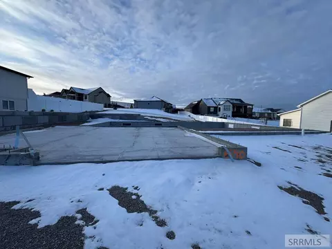 Exterior - 6540 Crown Cres, Ammon, ID 83406 photo 6 of 11