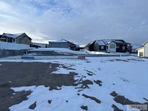 Exterior - 6540 Crown Cres, Ammon, ID 83406 photo 4 of 11