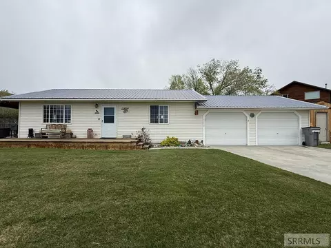 1210 S 7th St, Challis, ID 83226