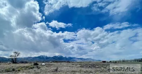 125 Crows Nest Loop, Mackay, ID 83251