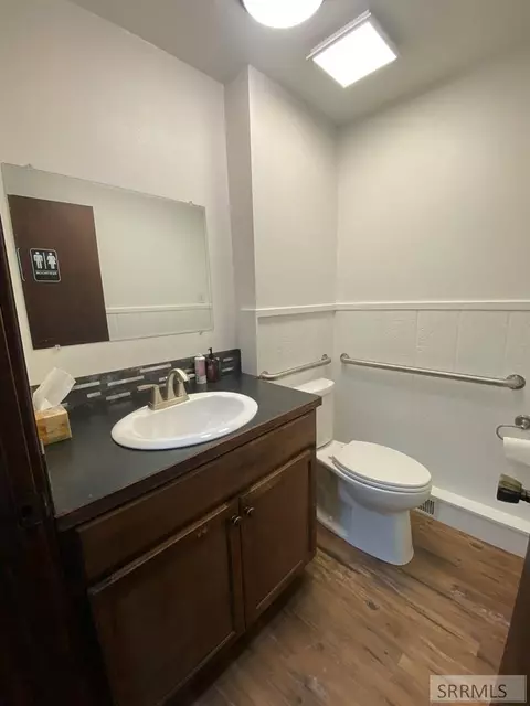 Bath - 730 Main Ave, Challis, ID 83226 photo 1 of 1
