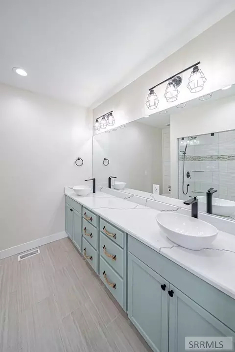 Bath - 3710 E 337 N, Rigby, ID 83442 photo 2 of 13
