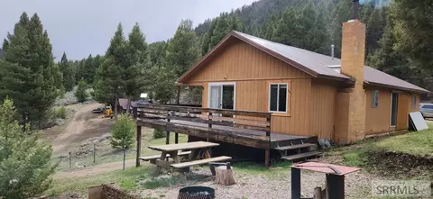34 Grizzly Bear Rd, Salmon, ID 83467
