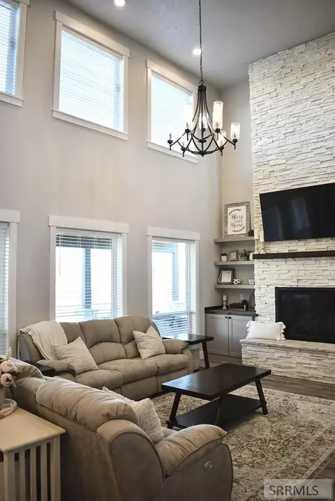 Living - 3820 Hirschi Loop Rd, Rexburg, ID 83440 photo 2 of 5