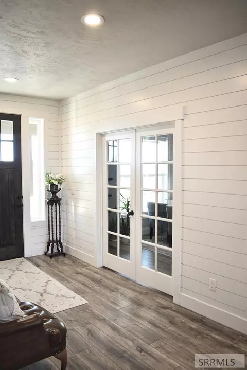 Entry Way - 3820 Hirschi Loop Rd, Rexburg, ID 83440 photo 2 of 8