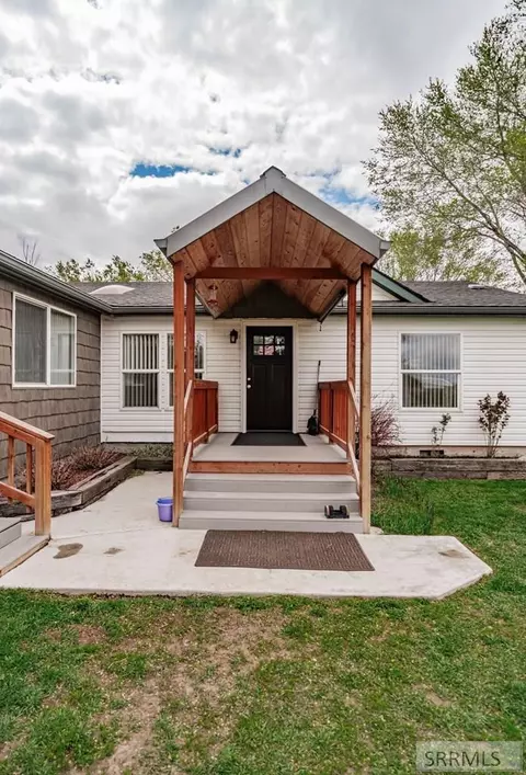 Exterior - 133 N 4400 E, Rigby, ID 83442 photo 5 of 11