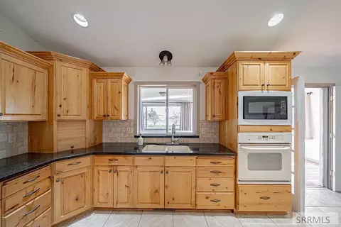 Kitchen - 3807 E 137 N, Rigby, ID 83442 photo 4 of 10