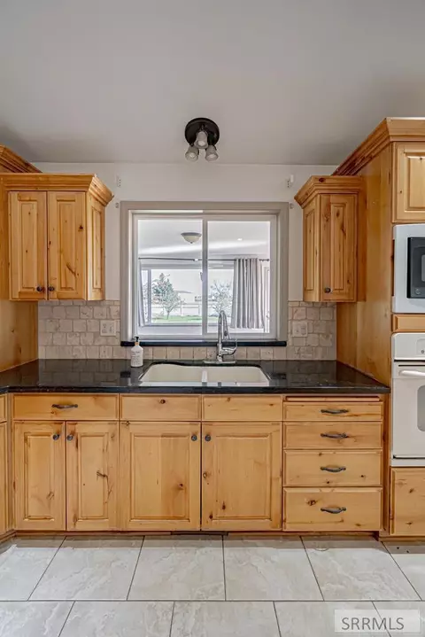 Kitchen - 3807 E 137 N, Rigby, ID 83442 photo 5 of 10