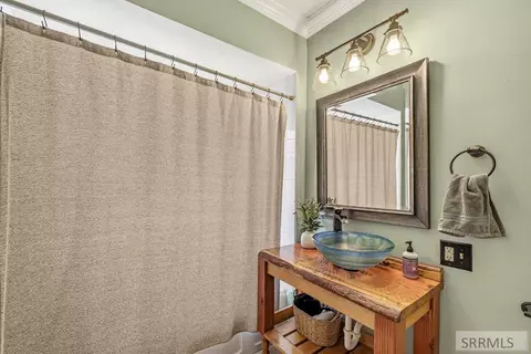 Bath - 149 E Main St, Saint Anthony, ID 83445 photo 1 of 2