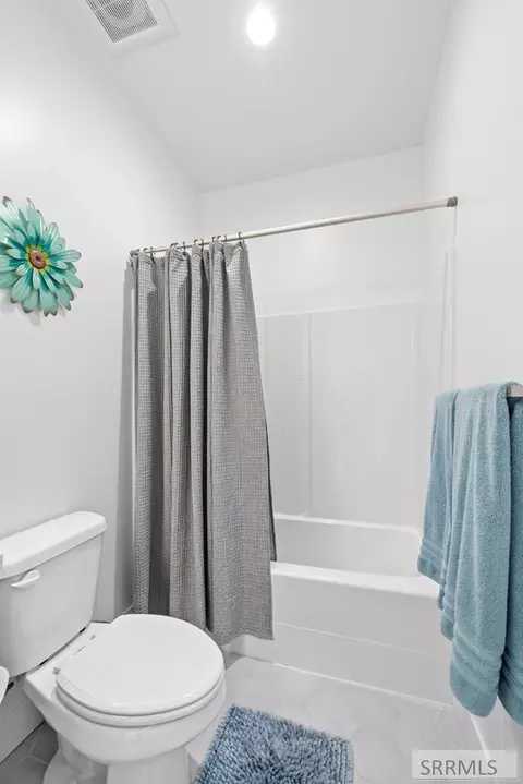 Bath - 3877 E Pepperwood Ln, Rigby, ID 83442 photo 3 of 3