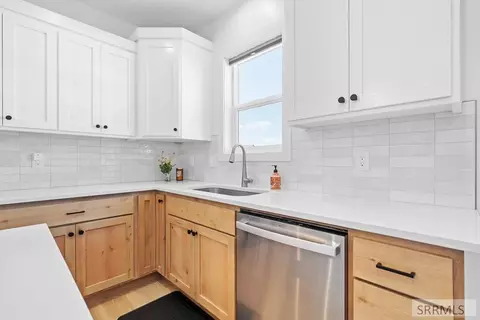 Kitchen - 3877 E Pepperwood Ln, Rigby, ID 83442 photo 2 of 4