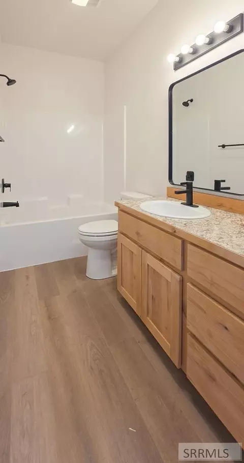 Bath - 359 Challis Ave, Arco, ID 83213 photo 6 of 7
