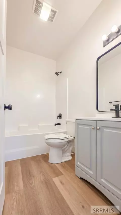 Bath - 359 Challis Ave, Arco, ID 83213 photo 3 of 7