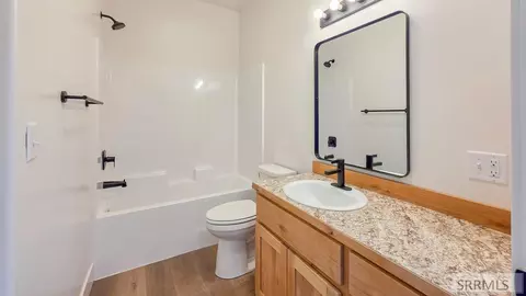 Bath - 359 Challis Ave, Arco, ID 83213 photo 5 of 7