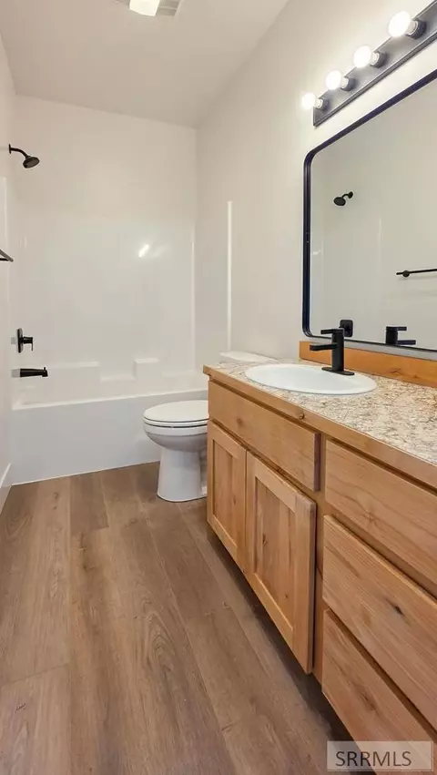 Bath - 359 Challis Ave, Arco, ID 83213 photo 7 of 7
