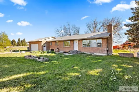 454 W Oak St, Shelley, ID 83274