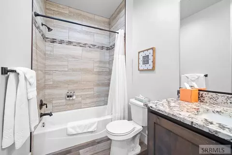 Bath - 315 Riverfront Dr, Salmon, ID 83467 photo 2 of 4