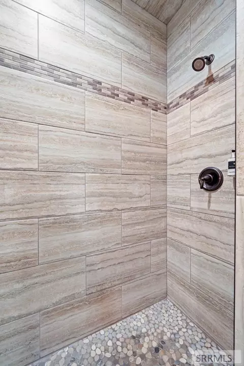 Bath - 315 Riverfront Dr, Salmon, ID 83467 photo 3 of 4