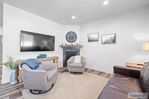 Living - 315 Riverfront Dr, Salmon, ID 83467 photo 1 of 2