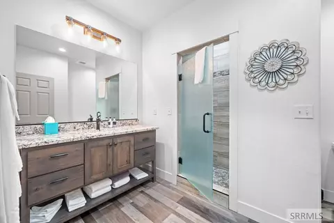Bath - 315 Riverfront Dr, Salmon, ID 83467 photo 1 of 4