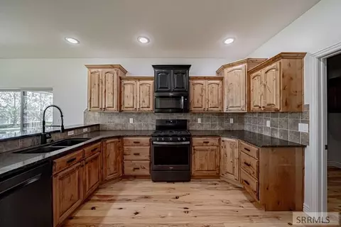Kitchen - 4219 E Blackstone Dr, Rigby, ID 83442 photo 4 of 7