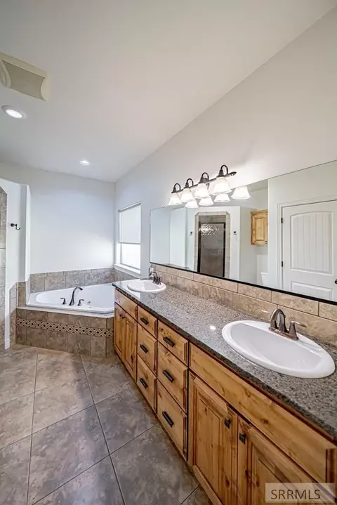 Bath - 4219 E Blackstone Dr, Rigby, ID 83442 photo 2 of 9