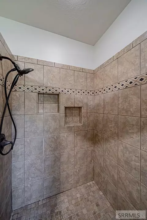 Bath - 4219 E Blackstone Dr, Rigby, ID 83442 photo 5 of 9