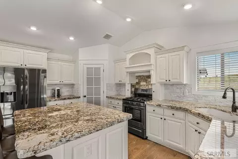 Kitchen - 7232 Middle Fork Rd, Idaho Falls, ID 83406 photo 3 of 4