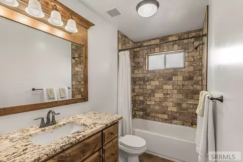 Bath - 7232 Middle Fork Rd, Idaho Falls, ID 83406 photo 2 of 3