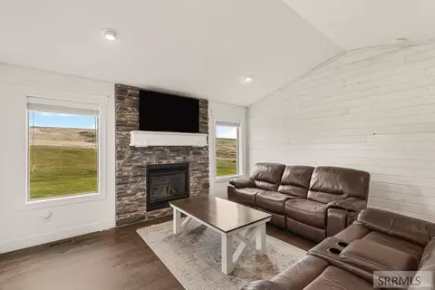 Living - 7232 Middle Fork Rd, Idaho Falls, ID 83406 photo 1 of 1