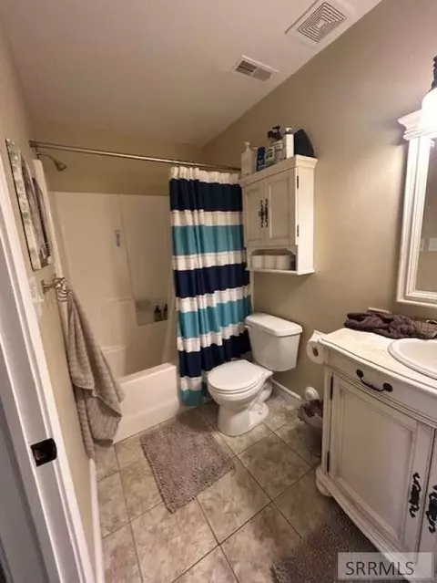 Bath - 4035 Molly Dr, Rexburg, ID 83440 photo 1 of 4