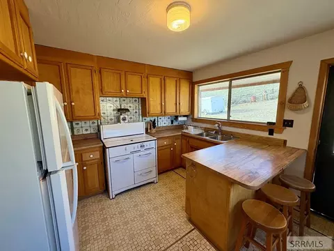 Kitchen - 2040 Pahsimeroi Rd, May, ID 83253 photo 2 of 2