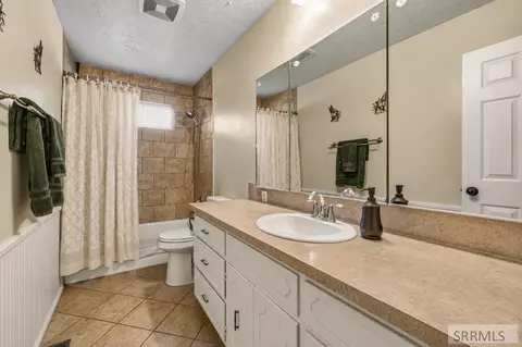 Bath - 1050 Widdison Ln, Rexburg, ID 83440 photo 4 of 5
