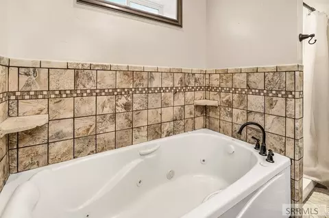 Bath - 1050 Widdison Ln, Rexburg, ID 83440 photo 3 of 5