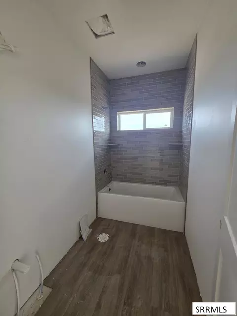 Bath - 3083 Lancer Ave, Ammon, ID 83406 photo 3 of 3