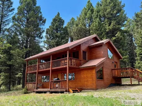 5611 2 Lazy 2 Rd, Island Park, ID 83429