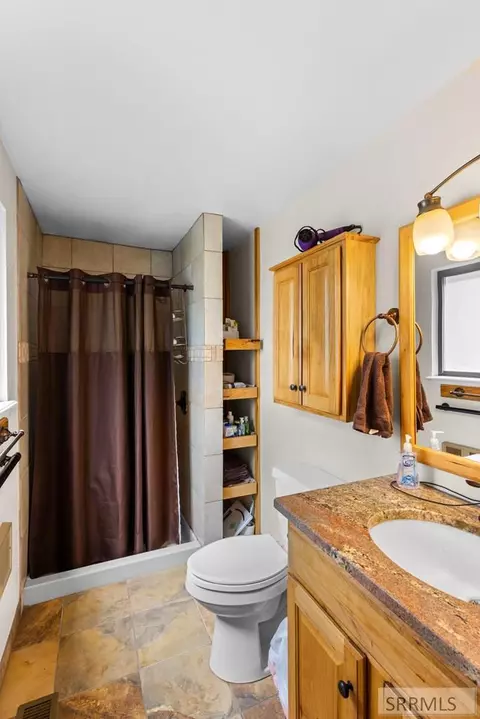 Bath - 624 W Tyhee Rd, Pocatello, ID 83202 photo 1 of 2
