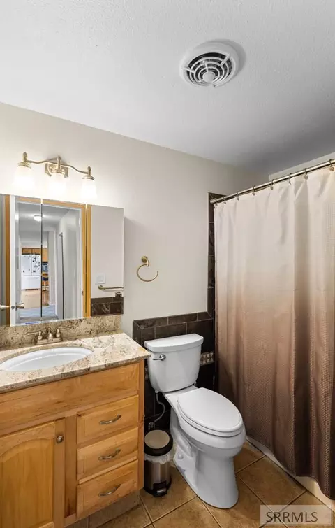 Bath - 624 W Tyhee Rd, Pocatello, ID 83202 photo 2 of 2
