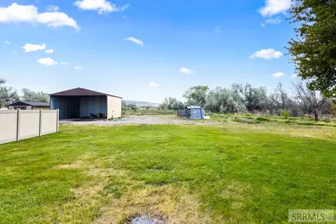 Exterior - 624 W Tyhee Rd, Pocatello, ID 83202 photo 4 of 11