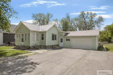 326 Arthur St, American Falls, ID 83211