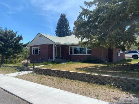 220 N 9th St, Challis, ID 83226