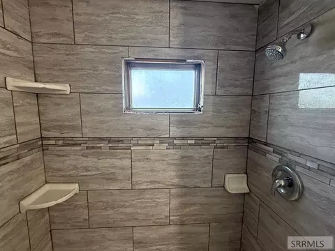 5571 E Iona Rd, Iona, ID 83427 photo 9
