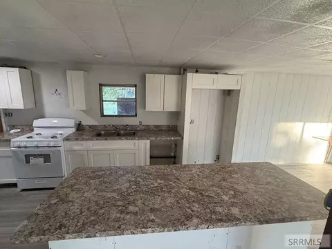 5571 E Iona Rd, Iona, ID 83427 photo 3
