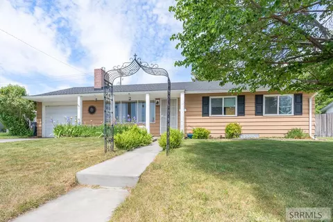 1704 Brentwood Dr, Idaho Falls, ID 83402